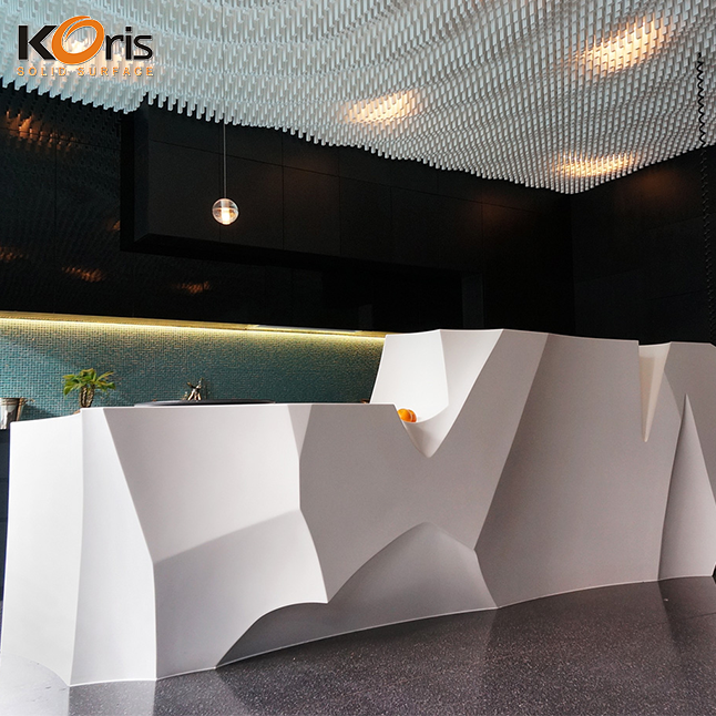 سطح صلب معدّل باللون الأبيض الجليدي